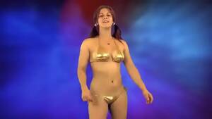 indian bikini videos - Indian girl in gold bikini dance - XVIDEOS.COM