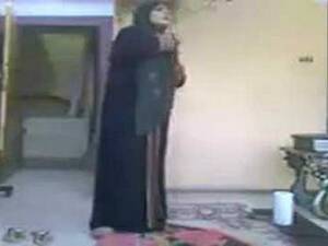 Hidden Cam Arab - Hidden cam catches amateur Arab mom cheating on hubby with neighbor |  AREA51.PORN