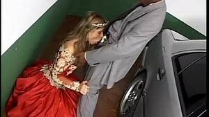 Ball Gown Blowjob - Babe In Ballroom Gown Gives Awesome Parking Lot Blowjob - Keporn.com -  XNXX.COM