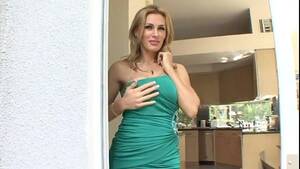 Aunt Seduction Porn - Hot aunt seducing nephew - more videos on www.amateurcams.cf - XVIDEOS.COM