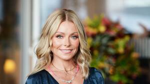 kelly ripa anal sex - Kelly Ripa Flaunts Butt, Legs In New 'Thirst Bucket' Swimsuit Pic