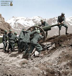 Italian World War 2 Porn - Italian soldiers on the Alps place a piece of artillery. Western Front  1940. [1915x2000] : r/HistoryPorn