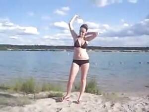 amateur beach strip - Beach strip and play | xHamster