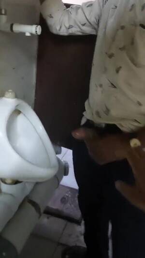 Indian Toilet Sex Porn - DESI / RURAL: Indian toilet - video 15 - ThisVid.com