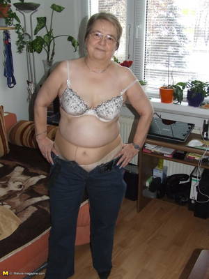 mature granny takes - Granny takes off all of her clothes and starts playing - GrannyPornPics.net