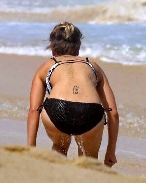 kaley cuoco nude beach shot - Kaley Cuoco shows off her ass wearing a monochrome bikini on a beach in  Mexico Porn Pictures, XXX Photos, Sex Images #3232264 - PICTOA