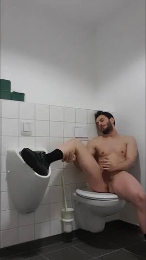 german public bathroom - German in a toilet - ThisVid.com