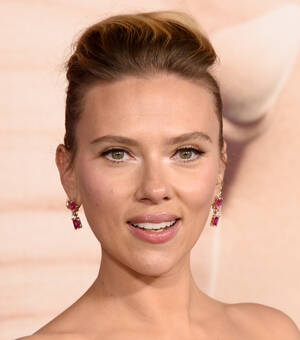 Big Ass Porn Scarlett Johansson - Scarlett Johansson Didn't Have Sex In An Elevator