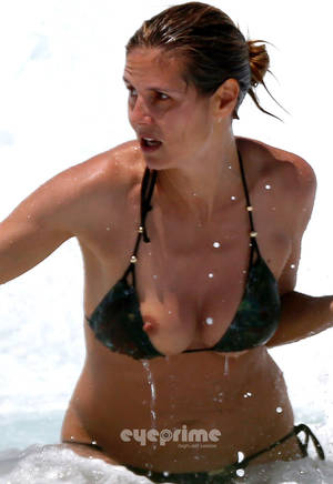 nipples on nude beach - Heidi Klum - Nipple slip on the beach in Honolulu, showing sexy ass ADDS