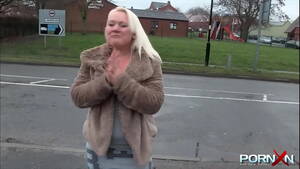 bbw pissing in public - BBW UK amateur girl pissing outdoors - XVIDEOS.COM
