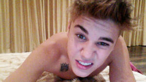 Justin Bieber Naked Sex Porn - Justin Bieber Gets New Crown Tattoo, Releases Three Shirtless Photos Over  Labor Day