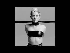 Miley Cyrus Enters Porn - Miley Cyrus Enters NYC Porn Festival - YouTube