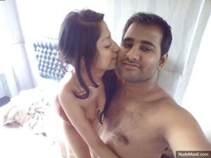 Indian Couple Honeymoon - Recently Married Delhi Couple Honeymoon Photos - Erotic XXX Gallery