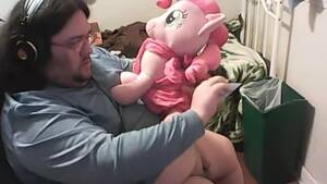 Mlp Toy Porn - A fat brony fucking his MLP sex toy - ThisVid.com