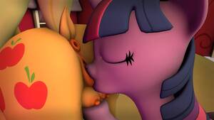 mlp lesbian licking - Twilight has a moment with applejack - ThisVid.com