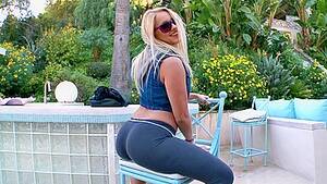 Latina Mom Yoga Pants Porn - Tempting Latina mom takes off white pants to show huge XXX booty | AREA51. PORN