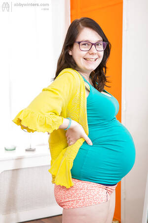 gig amateur preggo - Glasses wearing amateur pregnant solo girl revealing baby bump and breasts  ...