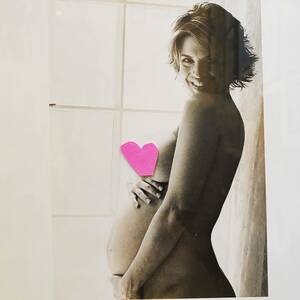 lisa rinna pregnant nude - Lisa Rinna Shares Nude Throwback Photo From Second Pregnancy