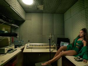 Ariana Grande Porn Mom - Ariana Grande's Vogue Cover: On Grief and Growing Up | Vogue