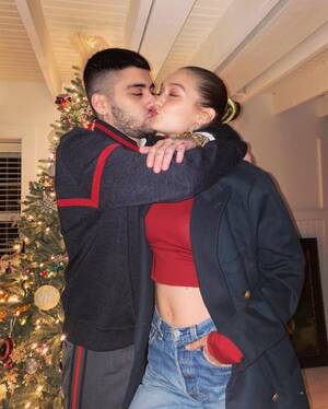 Gigi Love Porn - Gigi Hadid and Boyfriend Zayn Malik Kiss in Throwback Christmas Photo |  Life & Style
