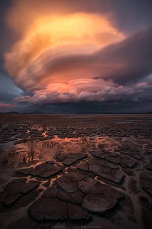 Lenticular Porn - Incredible lenticular clouds over Alvord Desert in SE Oregon from this past  weekend [OC]