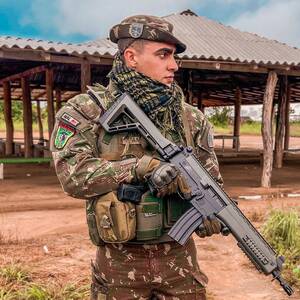 Brazilian Army Porn - Brazilian Army lieutenant graduated from CIGS (Jungle Warfare School) on  the border with Guyana, 2021 [1440x1440] : r/MilitaryPorn