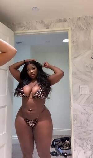 big tits ebony ass - Ebony big ass and big tits - ThisVid.com
