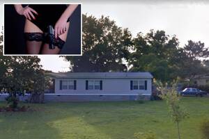 Gunshot Pussy Porn - Woman shoots her vagina in cam sex crotch shot gone wrong