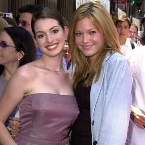 Anne Hathaway Porn Lesbian - Princess Diaries 3' Is Happening, Anne Hathaway Not Confirmed | Marie Claire