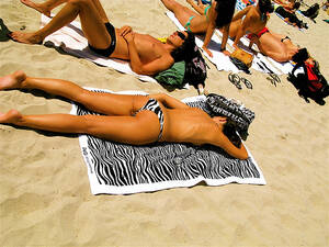 australian beach babe naked - Nude Beaches Down Under_Australia