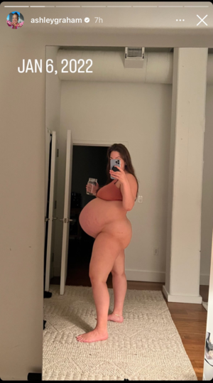 ashley graham - Ashley Graham looks unreal in totally naked pregnancy pics