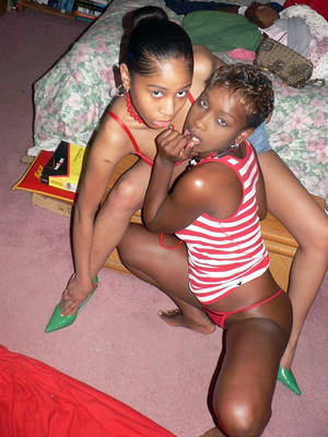 Kinky Black Porn - Kinky black gfs wearing their underwear and posing on cam | Picture #5