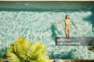 Latina Daisy Fuentes - 8,463 Latina Woman Barefoot Stock Photos, High-Res Pictures, and Images -  Getty Images