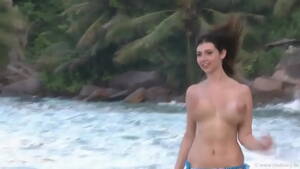 Big Bouncing Tits On Beach - bouncing beach boobs - XNXX.COM