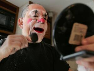 Circus Clown Porn - Grandma the Clown' quits circus over porn photos of teen girl