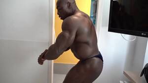 Buff Ebony Porn - Buff Black Bodybuilder - ThisVid.com