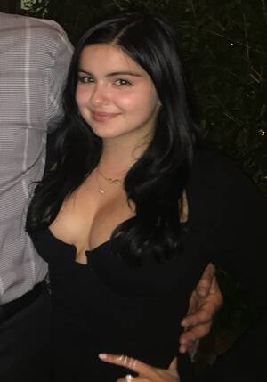 Ariel Winter Porn 2015 - Ariel Winter Cleavage (9 Photos) | #The Fappening