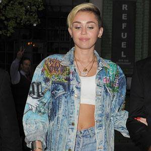 Miley Cyrus Brunette Porn - VIDEO: Miley Cyrus goes brunette