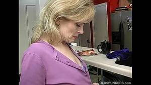 60 Year Old Sex Orgasm - Super sexy older lady is so horny she has to masturbate - XVIDEOS.COM