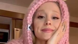 Ariana Grande Watching Porn - Watch: Ariana Grande has the best response to fan who says she doesn't sing  anymore | Metro Video