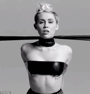 Miley Cyrus Cei Porn - Miley Cyrus concurezÄƒ la un festival de filme porno