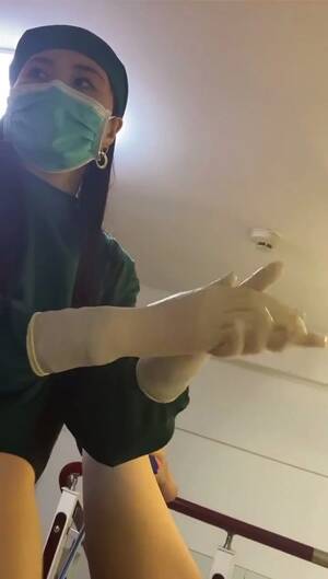 hot asian nurse porn videos amination - Asian nurse oils her gloves, jerks her patients dick - ThisVid.com En  espaÃ±ol