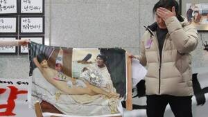 Korean Foot Porn Sleeping - South Korean anger over nude Park painting - BBC News