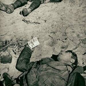 Italian World War 2 Porn - Dead Italian soldier holding a photograph of his child, north Africa, WWII,  c. 1940's [1080x1087] : r/HistoryPorn