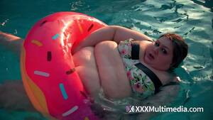 Fat Stuck Porn - So Fat This BBW Gets Stuck Inside a Toy - XNXX.COM