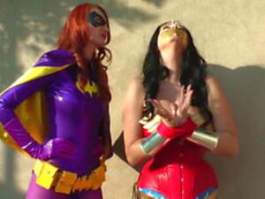 Batgirl Tranny Porn - Wonder woman vs Batgirl - porn video N19866339