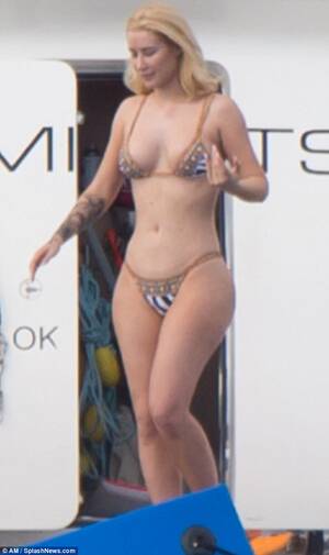 Iggy Azalea Big Butt Porn - Iggy Azalea wears skimpy bikini as she twerks on yacht in Miami | Daily  Mail Online