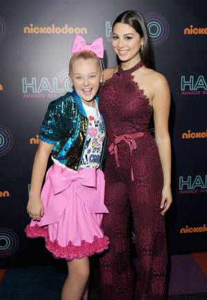 Kira Dance Mom - Kira Kosarin Photos Photos - 2016 Nickelodeon HALO Awards - Backstage -  Zimbio