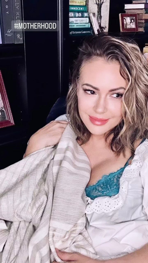 Alyssa Milano Blowjob Sucking Cock - Alyssa Milano | Photos sexy blog / Sexy pictures blog