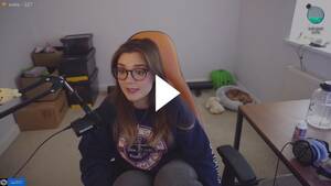 College Porn Glasses 1975 - Streamer has an issue at the bank : r/LivestreamFail